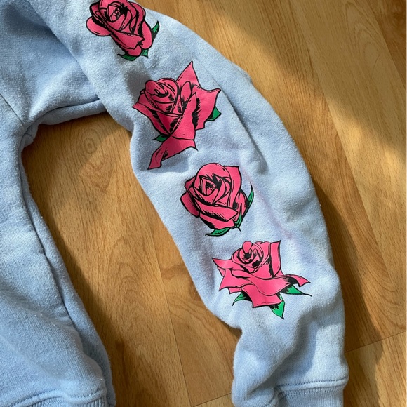 Aritzia TNA Cropped Hoodie - Picture 2 of 9